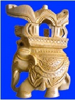 हाथ से उकेरा गया लकड़ी का हाथी