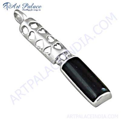 पहनने के लिए तैयार काला ओनिक्स जेमस्टोन सिल्वर पेंडेंट