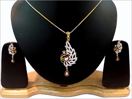 अनोखे डिज़ाइनर हार सेट