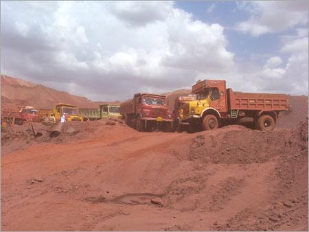 खनिज और रेफ्रेक्ट्रीज