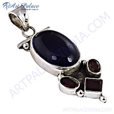 एमेथिस्ट और गार्नेट जेमस्टोन सिल्वर पेंडेंट पहनने के लिए रेडी