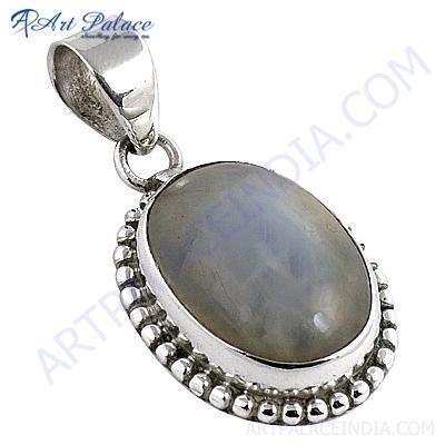 लैब्राडोराइट के साथ विक्टोरियन डिज़ाइनर जेमस्टोन सिल्वर पेंडेंट
