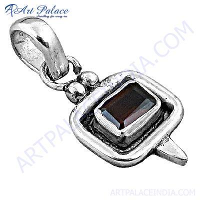 इंडियन टच गार्नेट जेमस्टोन सिल्वर पेंडेंट