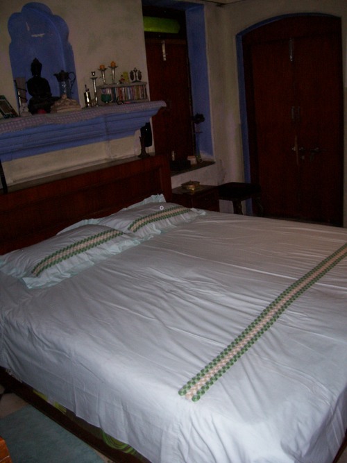 कढ़ाई वाले बेडशीट