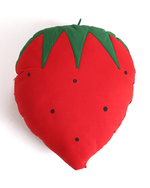 बच्चों का स्ट्रॉबेरी कुशन