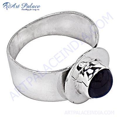 चमकदार नीलम रत्न चांदी की अंगूठी