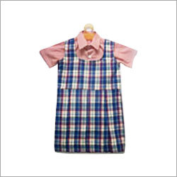 स्कूल यूनिफॉर्म्स