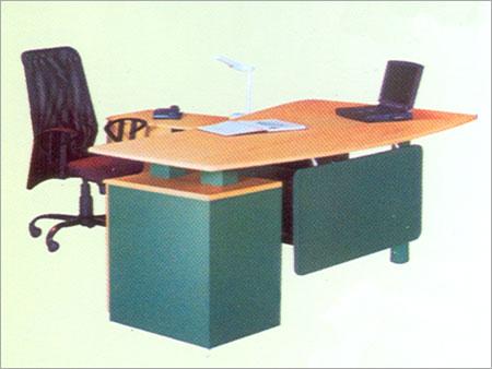 सीईओ टेबल