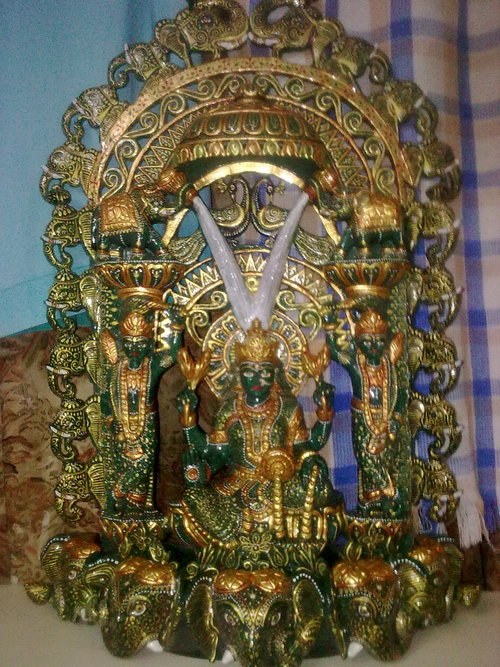 हाथ से बने देवी की मूर्तियाँ