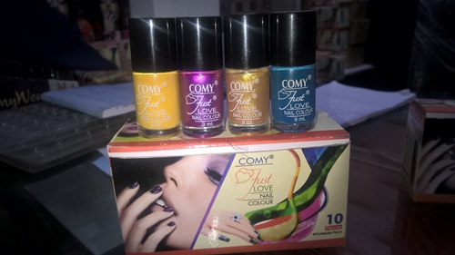 रंगीन नाखून पॉलिश