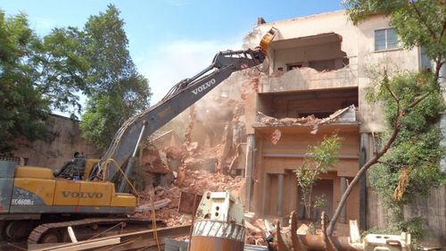 विस्थापन ठेकेदार