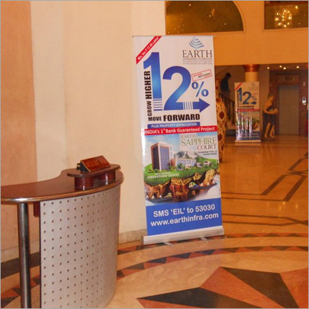 रोल अप स्टैंडी