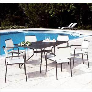 शांतिपूर्ण बाहरी फर्नीचर