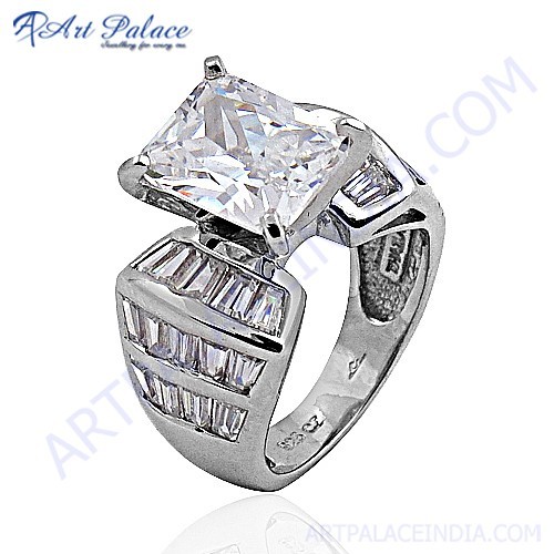 बोल्ड एंड ब्यूटीफुल क्यूबिक जिरकोनिया जेमस्टोन सिल्वर रिंग