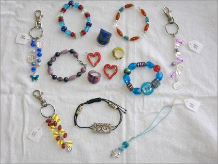 कंगन, बैगचार्म और कीचेन