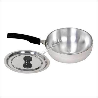 दर्पण पॉलिश फ्राई पैन