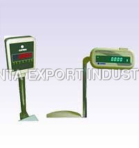 पोल पर बैलेंस से जुड़ी स्टेनलेस स्टील और प्लास्टिक ऑक्ज़िलरी डिस्प्ले