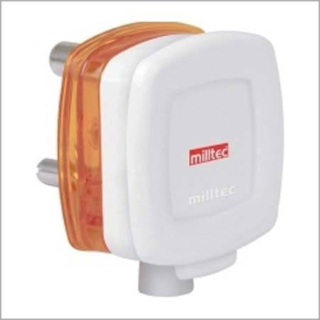 3 पिन प्लग