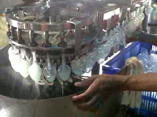 मैंगो वॉटर फ़िलिंग सीलिंग मशीन