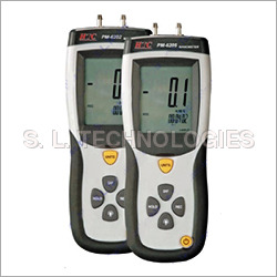 Digital Manometer - Stainless Steel, Analog and Digital Display, Black and White, Accuracy: 0.8% | Reliable Performance for Laboratory Use