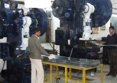 Godrej पावर प्रेस 25T से 150T तक 4Nos