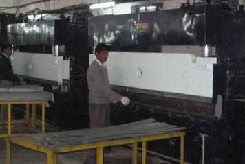 हाइड्रॉलिक प्रेस ब्रेक 3 मीटर बिस्तर लंबाई के लिए 40T 2 संख्या में मोड़ने के लिए
