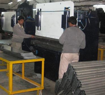 Tec-Pro NC प्रेस ब्रेक 2 मीटर बेड लंबाई के लिए 4 मिमी तक मोड़ने के लिए