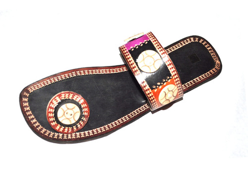 कोल्हापुरी डिज़ाइनर चप्पल