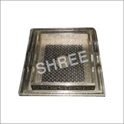 इंटीरियर्स मेटल क्राफ्ट ट्रे