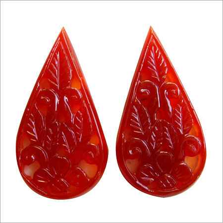 लाल ओनिक्स हाथ से नक्काशी की गई