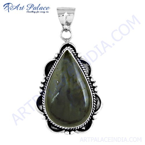 इंडियन टच लैब्राडोराइट जेमस्टोन सिल्वर पेंडेंट