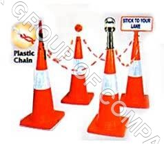 प्लास्टिक चेन के साथ सुरक्षा कोन