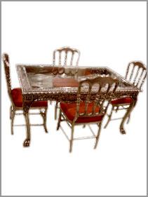 डाइनिंग टेबल