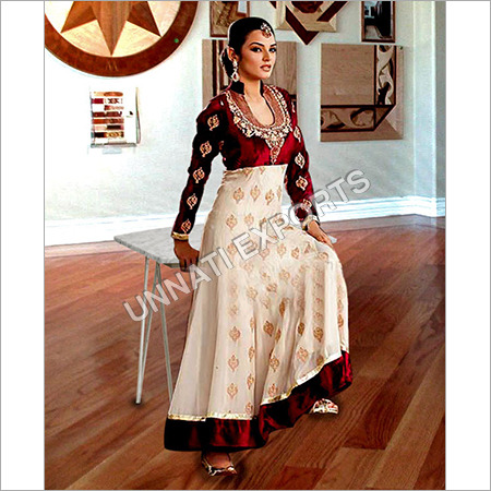 कढ़ाई वाला सूट