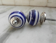 नीले अंगूठी के नॉब