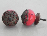 लाल बिखरे हुए नॉब