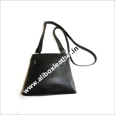 लेदर लेडीज हैंडबैग्स