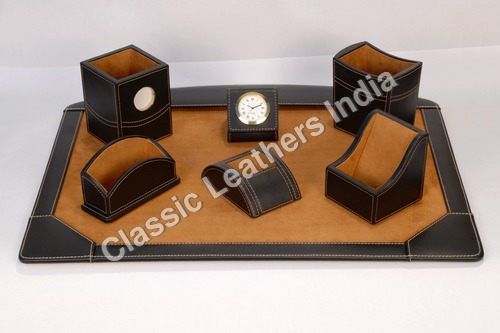 लेदर पेन केस