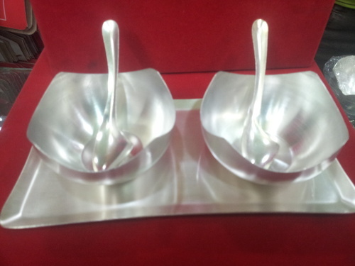 सर्विंग सिल्वर बाउल सेट