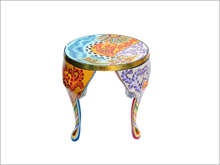 हाथ से पेंट किया हुआ टेबल