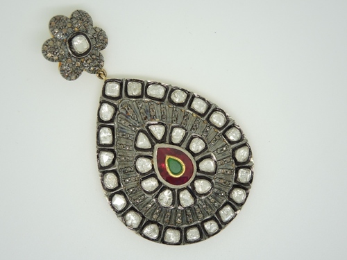 रोजकट हीरे का लॉकेट