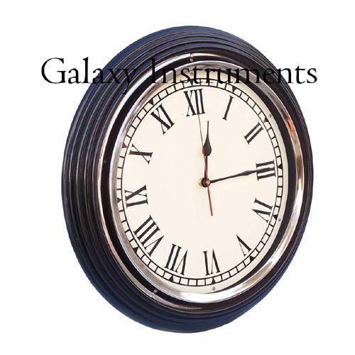 क्रोम दीवार घड़ी