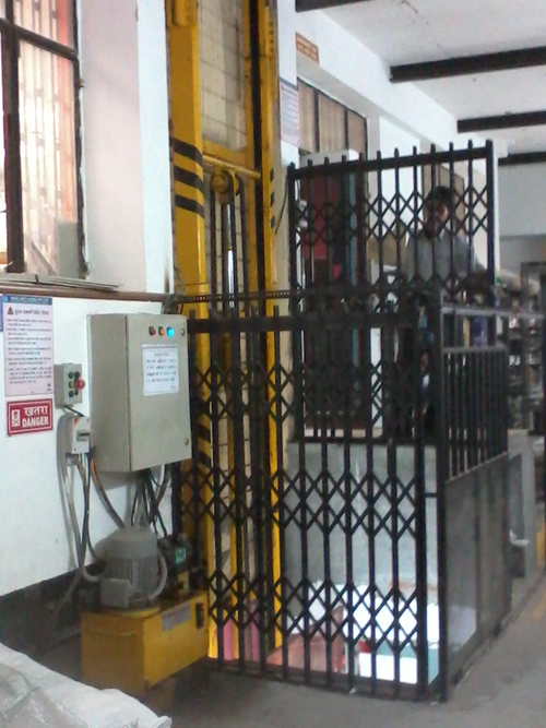 Hydraulic Lift - Mild Steel, Yellow | High Lifting Capacity, Electric Power Source, Industrial Usage, 1-Year Warranty