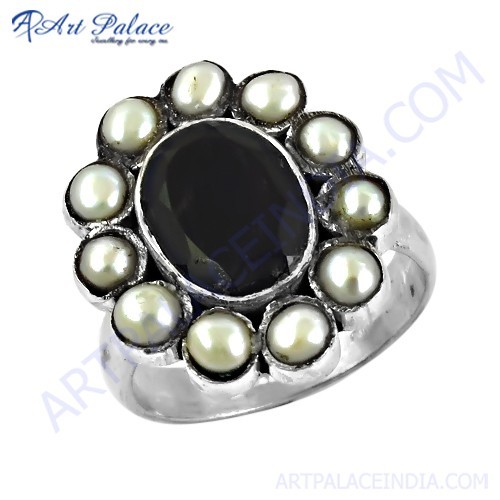स्त्री अद्वितीय डिजाइनर काले गोमेद और मोती रत्न चांदी की अंगूठी