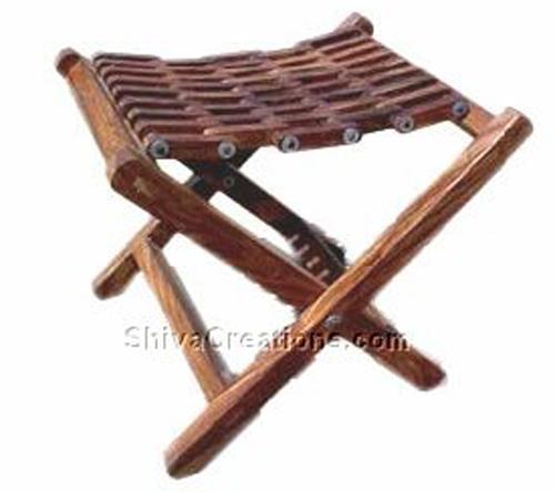 लकड़ी की मोड़ने वाली कुर्सियाँ