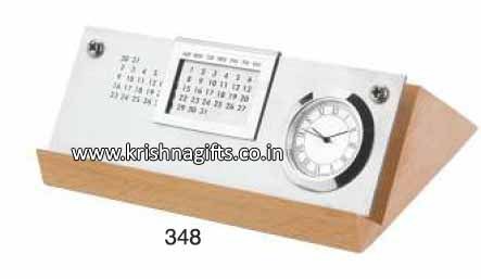 घड़ी के साथ स्थायी कैलेंडर