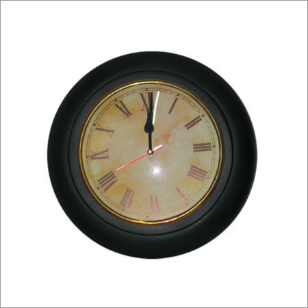 पुरानी लकड़ी की घड़ी