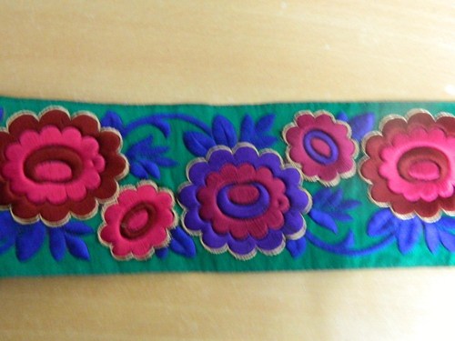 फैंसी जैक्वार्ड लेस