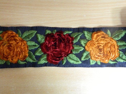 सीक्विन बीडेड लेस