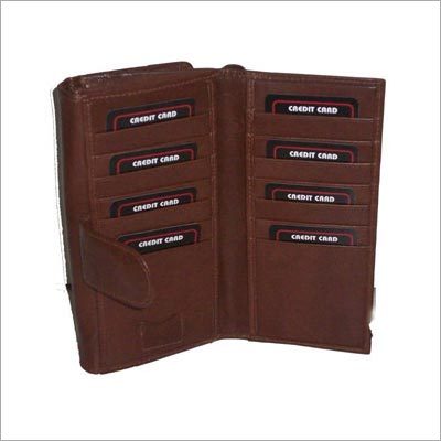 लेदर कार्ड होल्डर के साथ वॉलेट्स